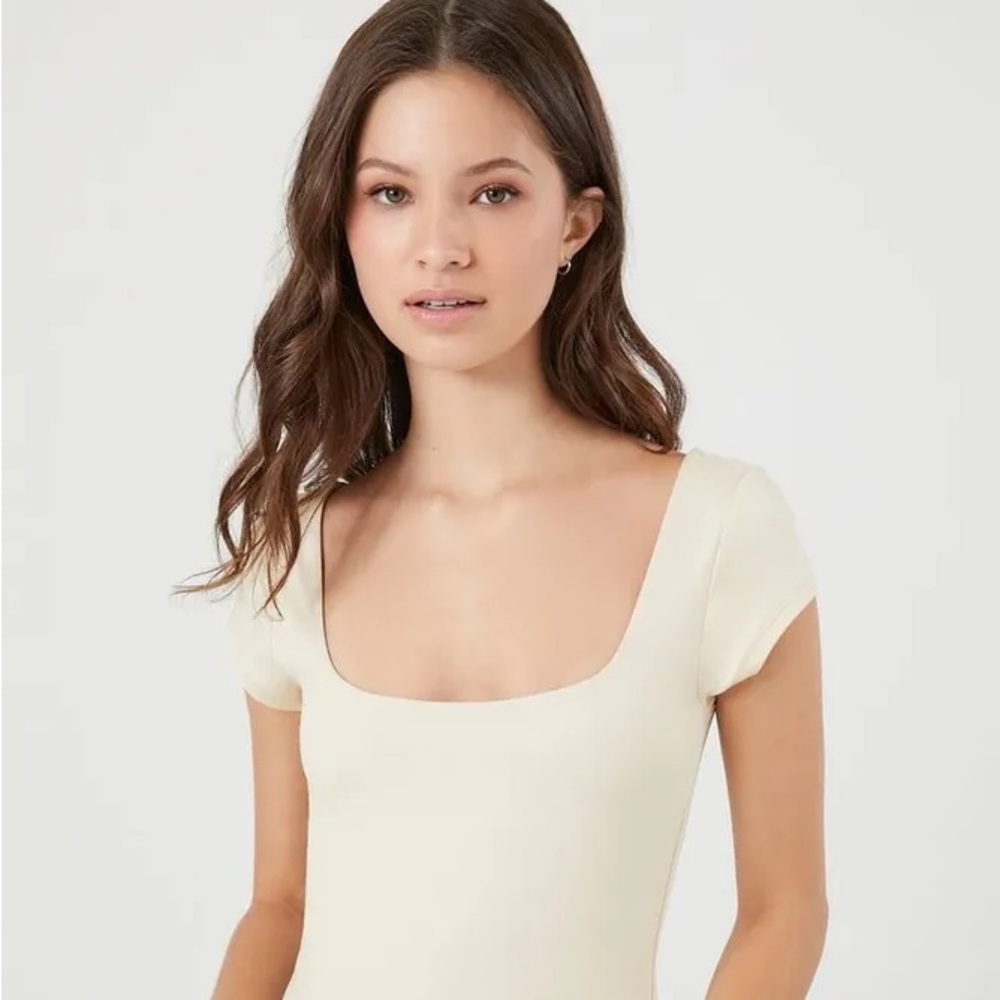 4/15$ American Eagle Ribbed lettuce edge cream square neck scoop neck crop top